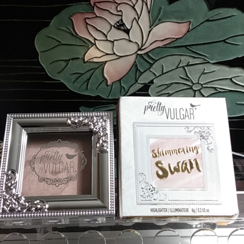 Pretty vulgar Shimmering Swan Highlighter # 41 Glimmers of BS